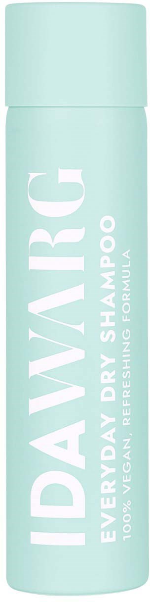 Een lichtblauwe fles met 'IDAVARC' en 'FERYDAY DRY SHAMPOO' en vermeldt veganistische en verfrissende formule.