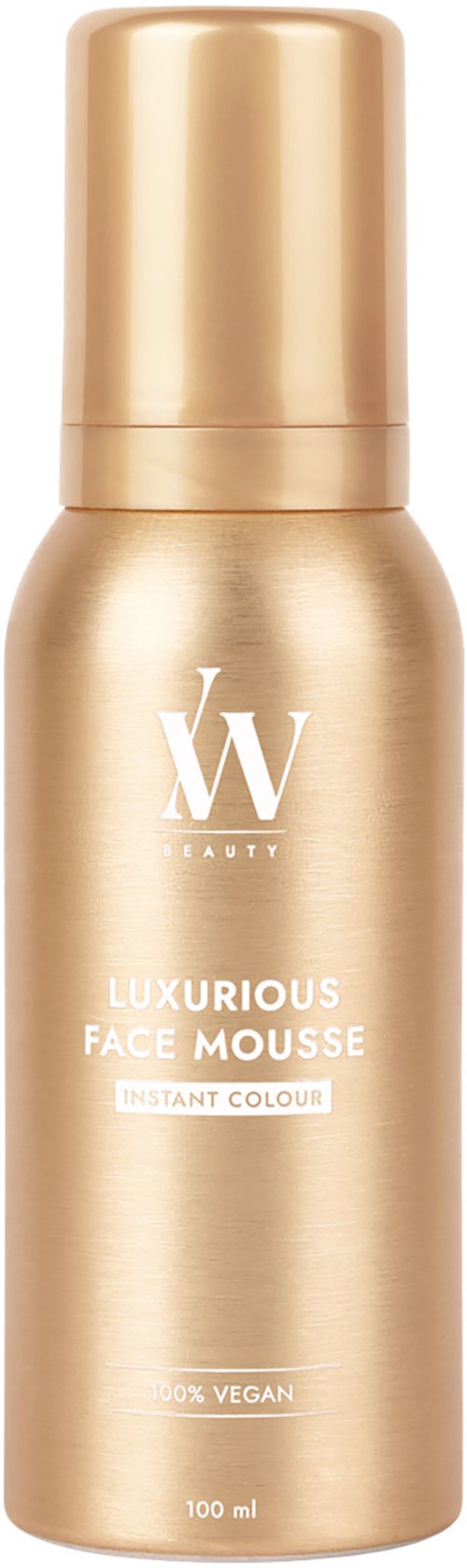 Een goudkleurige fles gezichtsmousse met witte tekst, gelabeld voor directe kleur en veganistisch. Elegant en eenvoudig design.