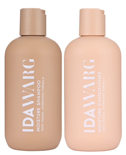 Zwei beige Flaschen mit den Aufschriften 'IDAVARG Moisture Shampoo' und 'IDAVARG Moisture Conditioner' für Haarpflege.