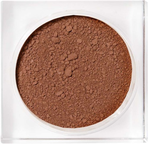 Brunt löst pulver i en rund behållare, möjligen makeup eller pigment.