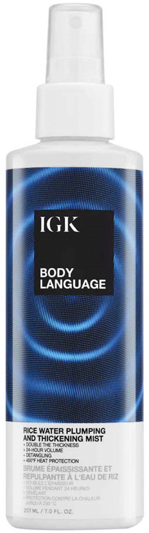 Eine weiße Sprühflasche mit blauer und schwarzer Beschriftung, beschriftet 'IGK Body Language' für Haarpflege. Erwähnt Reiswasser.