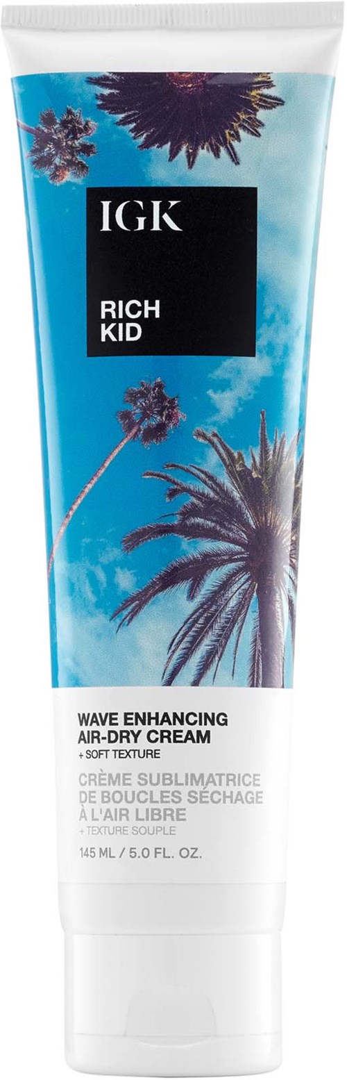 Tube mit Wellenverstärkungs-Leave-In-Creme mit Palmen und lila Blumen auf der Verpackung.
