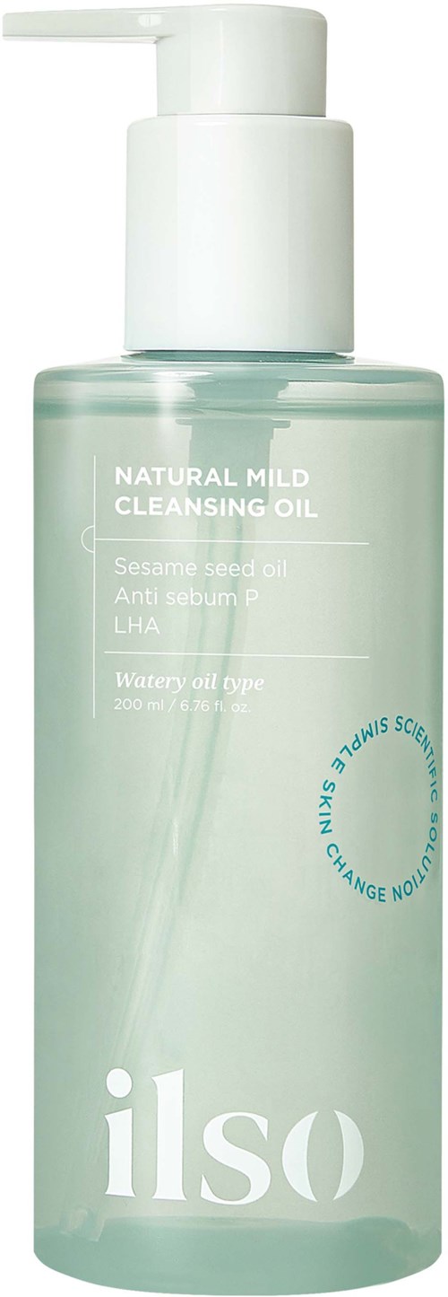Een doorzichtige pumpfles met huidverzorgingsolie, met witte tekst en een blauwe cirkelvormige logo, gelabeld 'Natural Mild Cleansing Oil'.