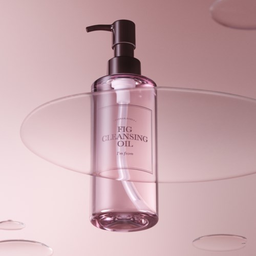 Eine rosa Flasche mit Aufdruck 'Fig Cleansing Oil' und schwarzem Pumpkopf vor hellem Hintergrund.