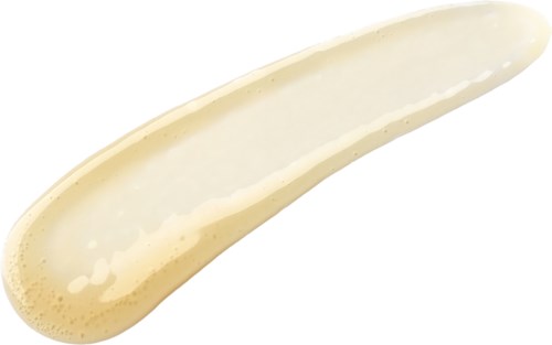 Een bleekgele, langwerpige, licht gebogen klodder met room of saus op een witte achtergrond.