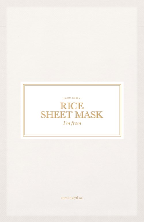 Een witte verpakking met gouden tekst zegt "Rice Sheet Mask" en "I'm from," met productinformatie.