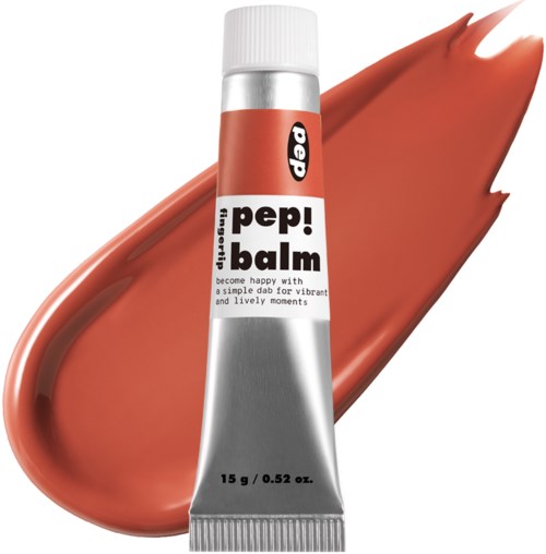 Lippenstiftverpakking met een bruinoranje tint en een kleurstaal op de achtergrond.