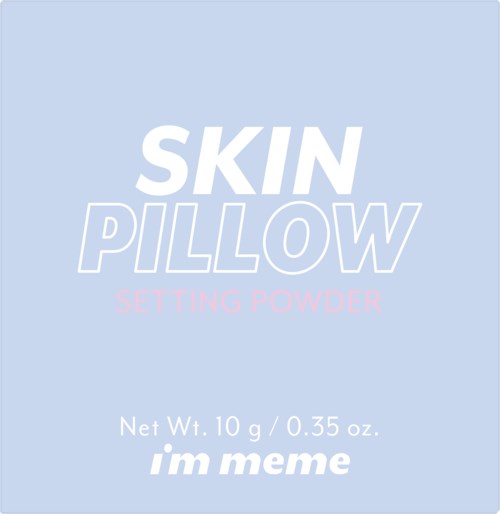 Een blauwe doos met witte en roze tekst, promotie van huid setting poeder door 'im meme' met 10 gram.
