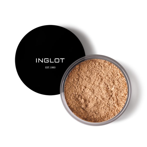 Een container met beige poeder en een zwart deksel met 'INGLOT' en 'EST. 1983'.