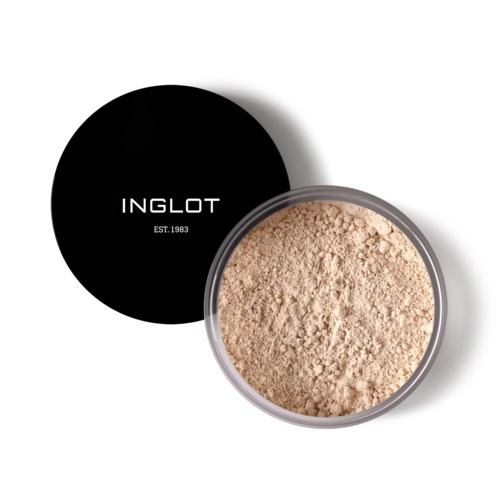 Lasipurkki beigeä jauhetta, jossa on musta kansi, jossa lukee "INGLOT" ja "EST. 1983".