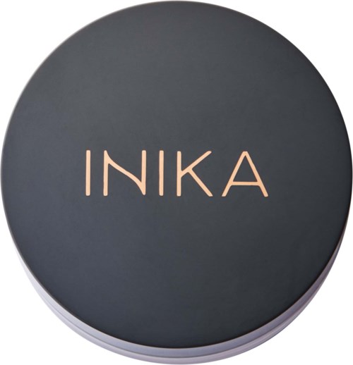 En rund svart behållare med ordet INIKA skrivet på locket i ljusrosa bokstäver.