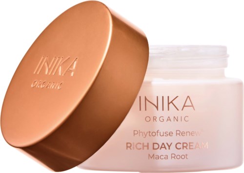 Valkoinen purkki ruskealla kannella näyttää INIKA ORGANIC Rich Day Cream, joka sisältää Maca Rootia, ihonhoitoon.