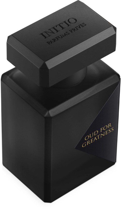 Eine schwarze Flasche mit eckiger Form und schwarzem Deckel, beschriftet "INTTIO" und "OUD FOR GREATNESS."