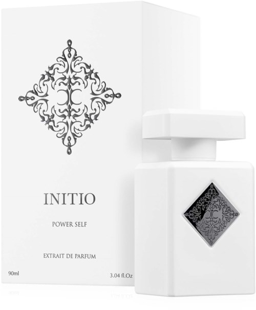 Eine weiße Parfümflasche mit schwarzem dekorativem Muster und einer Schachtel mit der Aufschrift 'INITIO' und 'POWER SELF' in einfacher Schrift.