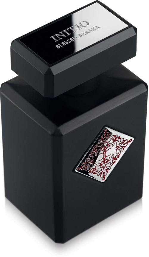 Eine schwarze Tintenflasche mit einem Etikett, und eine Spielkarte mit rot und schwarz Design daran befestigt.