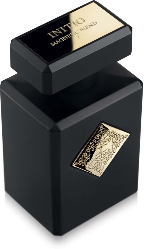 Eine schwarze Box mit einer goldenen Dekokarte und einem Etikett, das angibt, dass es sich um eine INVITO Magnetmischung handelt.


