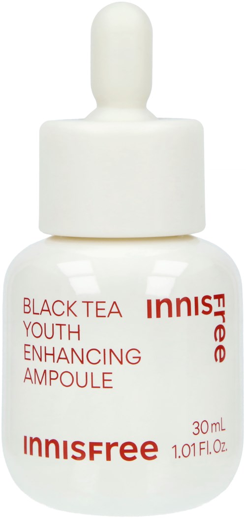 Een witte fles met pipetdop met label 'Black Tea Youth Enhancing Ampoule' door Innisfree.