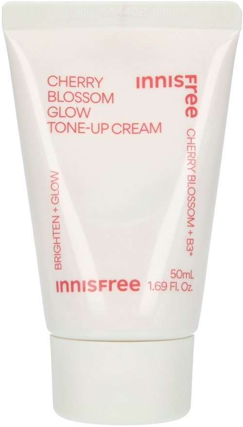 Een witte tube met huidverzorgingscrème met rode en roze tekst, gemarkeerd als Cherry Blossom Glow Tone-Up Cream door Innisfree.