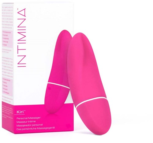 Twee roze persoonlijke massagers staan rechtop, met doos die deels zichtbaar is, gemarkeerd "Kiri" voor intieme massage.