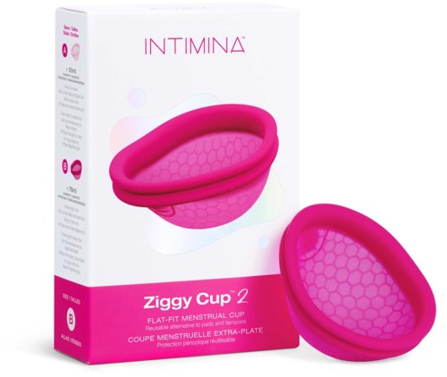 Rosa Menstruationskappe mit Wabengittermuster, beschriftet Ziggy Cup 2, außerhalb der Verpackung.