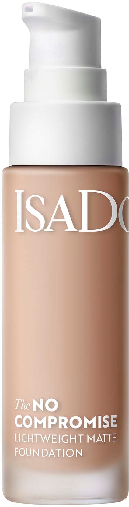 En beige flaska med vit pump märkt ISAD, för foundationmakeup, lätt matt yta.