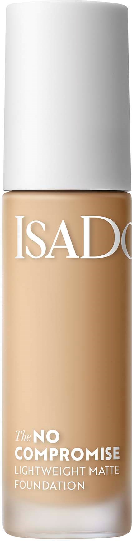 Een beige foundationfles met een witte dop en de merknaam ISAD.