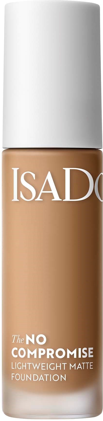 Een beige vloeibare foundationfles met witte dop en de merknaam ISAD. Het zegt 'No Compromise'.