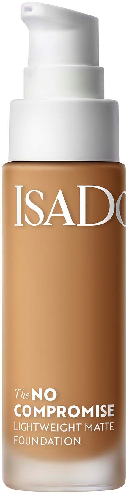 En flaska ISAD lättmattefoundation med vit pump och beige flaska. Etiketten säger: The NO COMPROMISE.