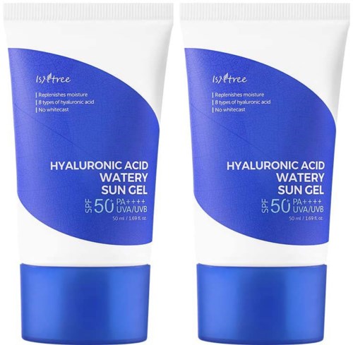 Twee tubes gezichts zonnebrandcrème met SPF 50, hyaluronzuur, in blauwe en witte verpakking.