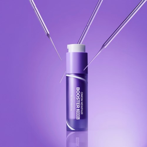 Een paarse fles met tekst 'Non-Nevar Booster Boosts' omgeven door drie naalden tegen een paarse achtergrond.