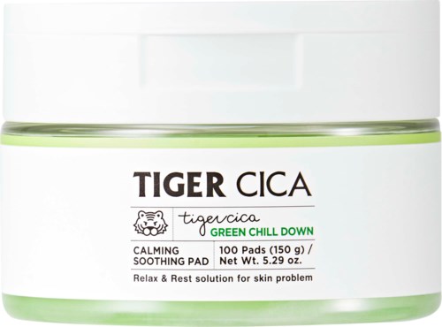 En grön och vit burk med Tiger Cica lugnande och lugnande hudpads, 100 pads för hudavslappning.