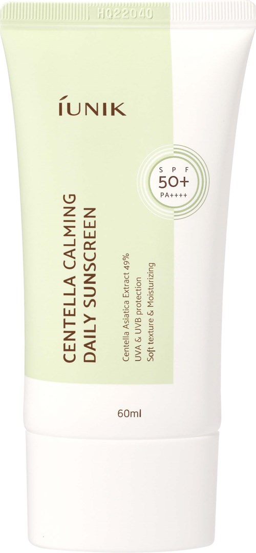 Zonnebrandcrème tube met label 'IUNIK Centella Calming Daily Sunscreen' met SPF 50+ en 60 ml inhoud.