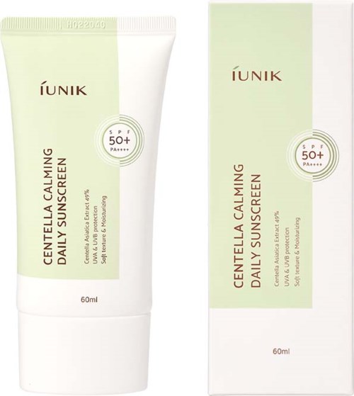 Tube en doos van IUNIK Centella Calming Daily Sunscreen, SPF 50+, 60ml, met lichtgroene verpakking.