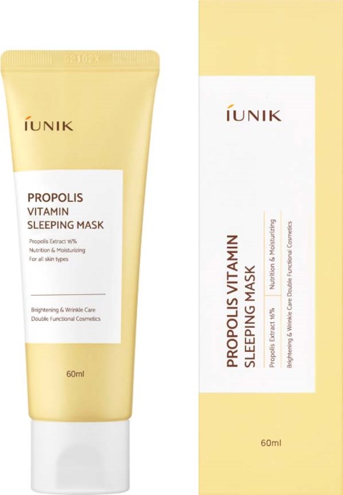 Een gele en witte tube en doos voor IUNIK propolis vitamine slaapmasker, elk 60 ml, met Maleisische tekst.