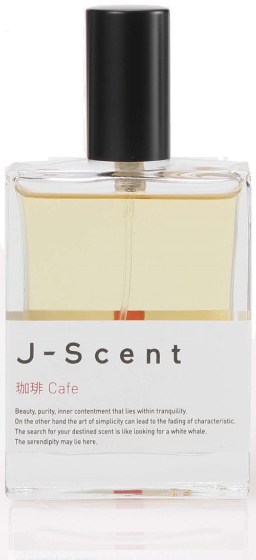 En klar parfymflaska med svart lock, märkning J-Scent Cafe, med ljusgul doft inuti.