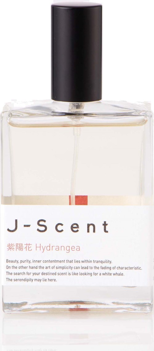 En tydlig parfylflaska med svart lock och vit etikett som säger J-Scent Hydrangea.