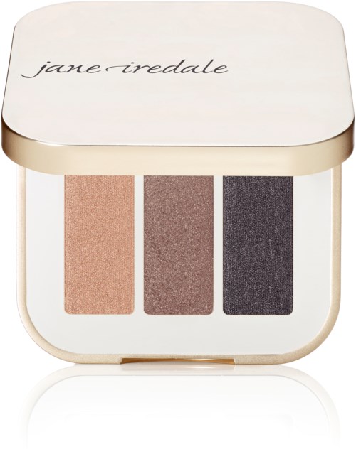 En liten palett med tre ögonskuggor i rad, med en vit lock som har texten 'jane iredale' i svart.