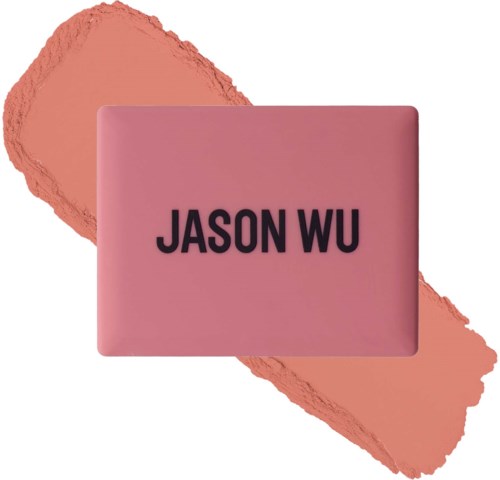 Een roze rechthoekig item met dikke zwarte tekst zegt 'JASON WU'. Daarachter zijn roze verfstreken.