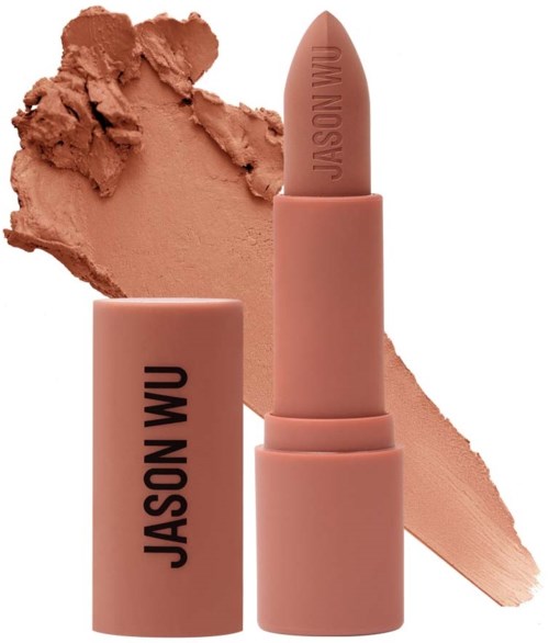 Ett nudefärgat läppstift med märket "JASON WU" på förpackningen och en klutt av samma läppstift i bakgrunden.