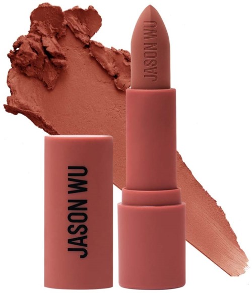 Pink läppstiftsrör med "JASON WU" skrivet på det och ett ovalt rosa läppstift i bakgrunden.