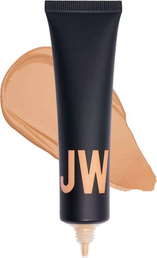 En svart tub med "JW" på, och klet av beigefärgad foundation runt den.