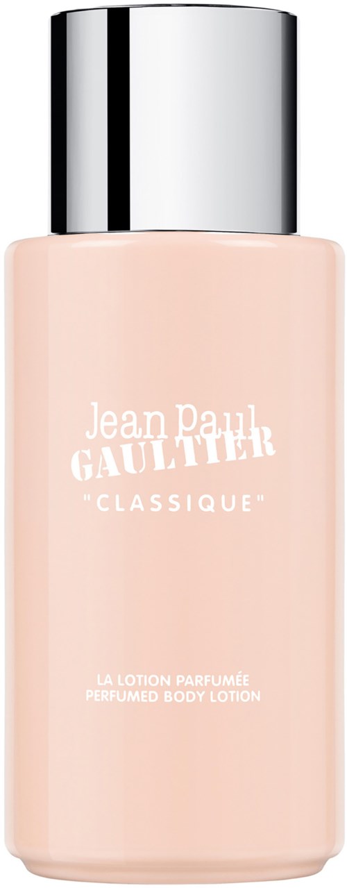 Een zachte roze fles met een glanzende zilveren dop, met 'Jean Paul Gaultier Classique' parfum bodylotion.