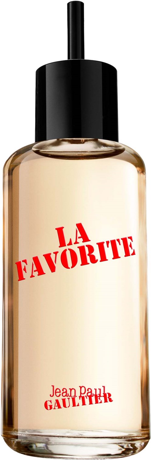 En parfymflaska med svart lock, klart glas som visar en beige vätska och röd text som säger La Favorite av Jean Paul Gaultier.