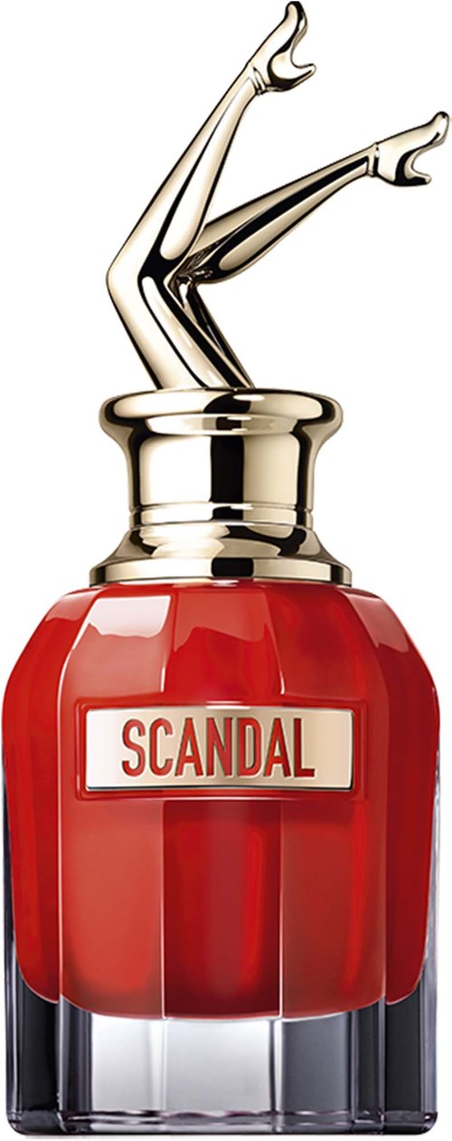 Een rode nagellakfles met een vrouwenschoenen en benen die eruit steken. Het label zegt "Scandal."