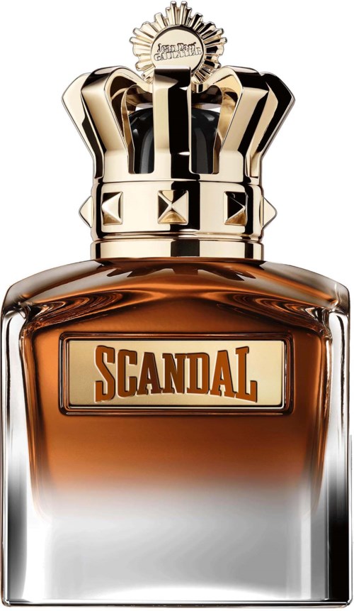 Een parfumfles met een krooncapsel en een label dat 'Scandal' zegt.
