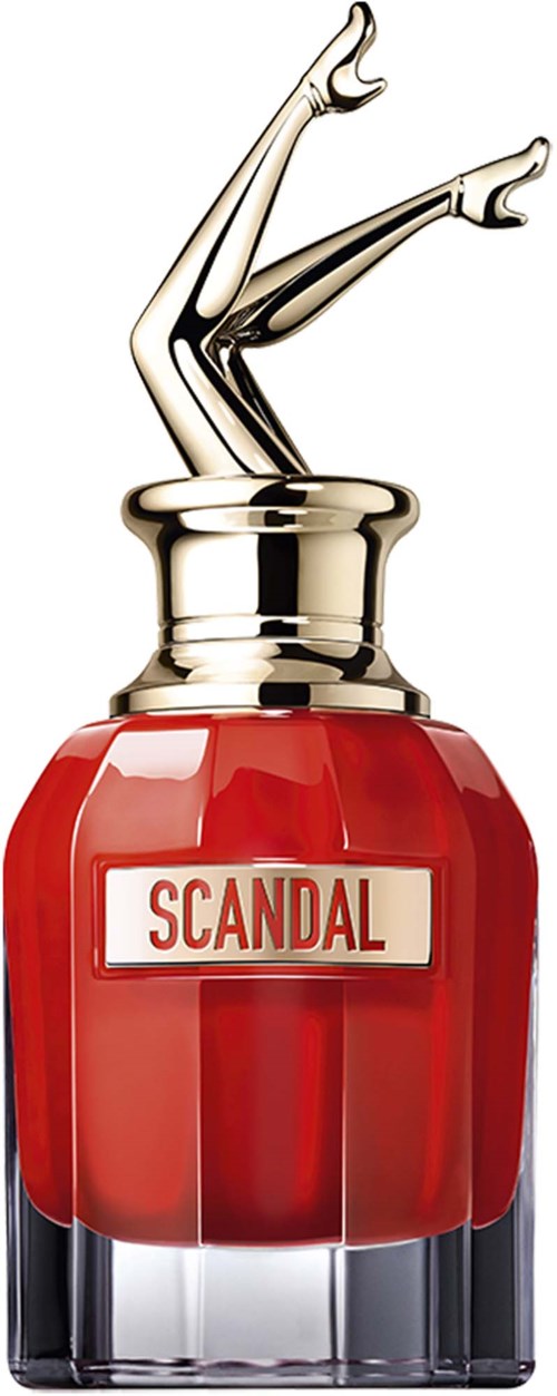Een lippenstiftverpakking met een vrouwenbeen stekend uit, gelabeld scandal, in een creatieve en humoristische stijl.