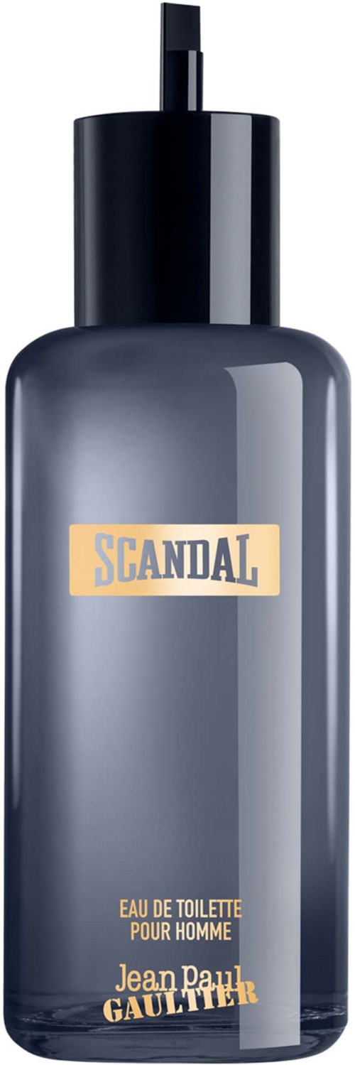 Een zwarte en grijze fles met een label genaamd Scandal, voor mannenparfum, met een spraydop bovenop.