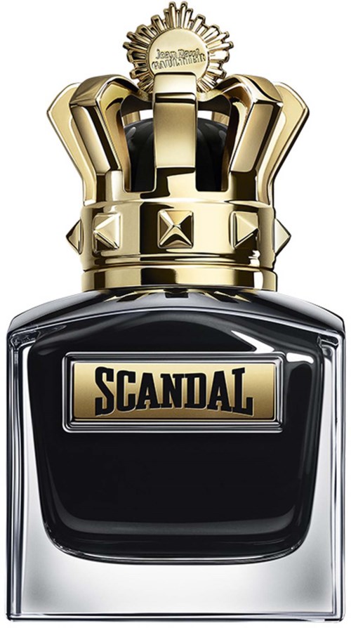 Een zwart parfumflesje met een gouden kroontop en een label met 'SCANDAL'.