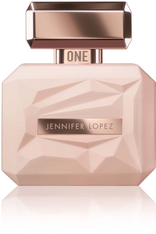 Een lichtroze parfumfles met geometrisch ontwerp, zilveren dop en de naam 'Jennifer Lopez'.