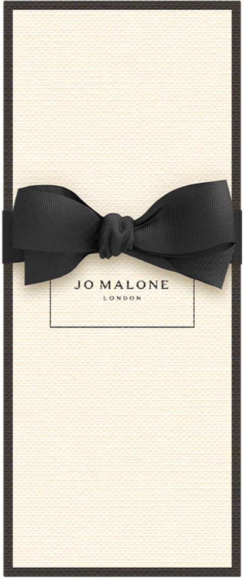 Valkoinen laatikko, jossa musta reuna, musta rusetti ja teksti "Jo Malone London."